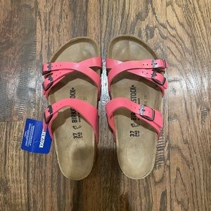 NWT graceful coral Birkenstocks